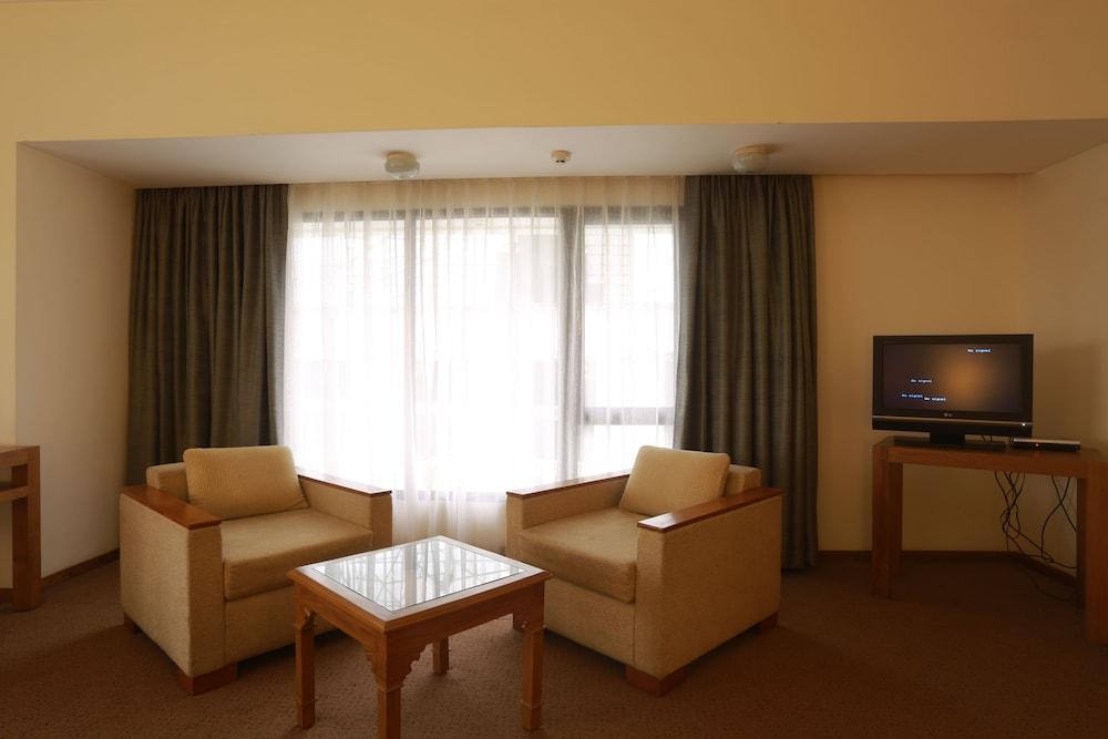 Hotel The Avenue Regent Kochi Esterno foto