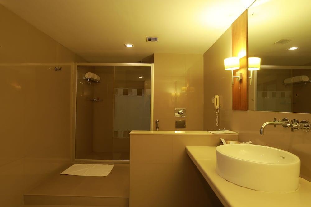Hotel The Avenue Regent Kochi Esterno foto