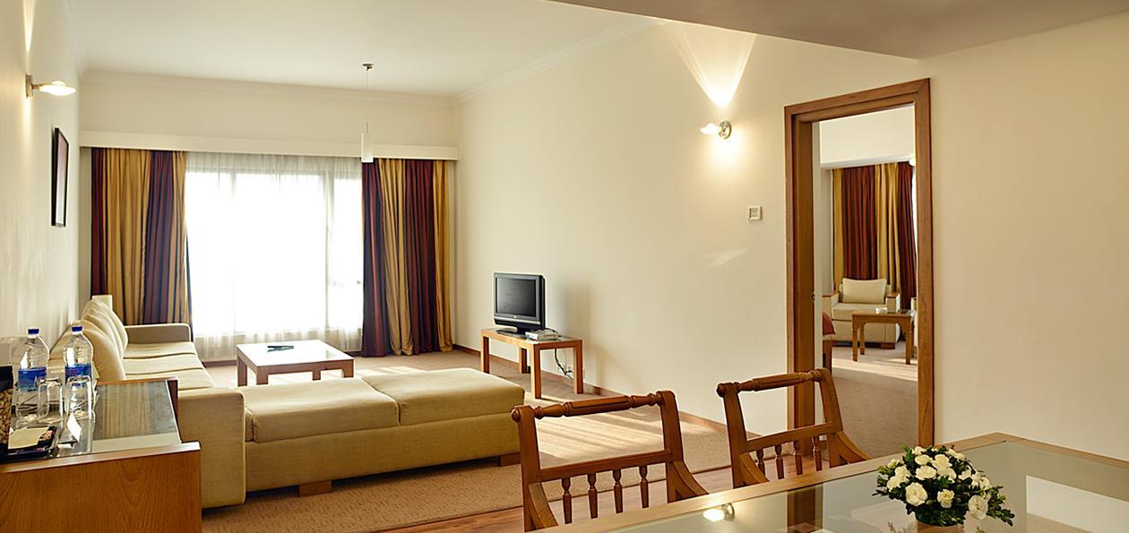 Hotel The Avenue Regent Kochi Esterno foto